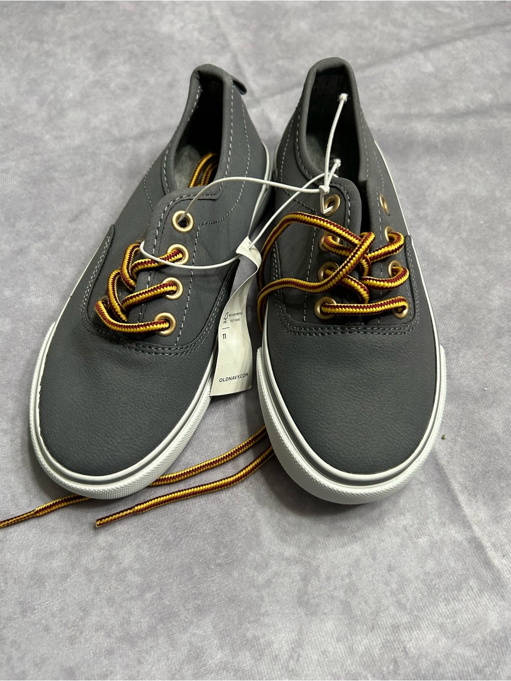 Old Navy Gray Low-Top Canvas Sneakers with Contrast Laces - Child 11
